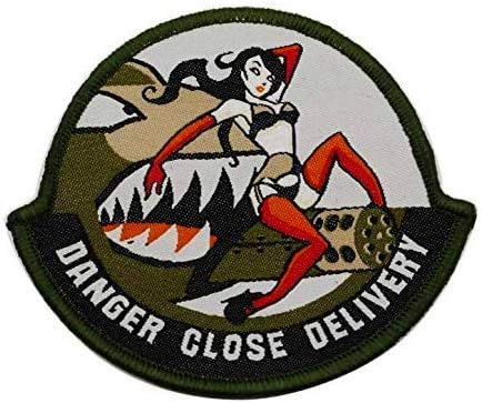 Пинап Danger Close Доставка Хубаво Пилот на А-10 Военен Кука Контур Тактика морала Бродирана Нашивка (color1)