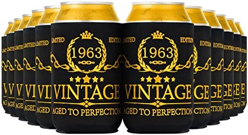 Хрупкави Реколта Охладители за консерви 1963 г. 60th Birthday Beer Sleeve Party Предпочитание 60th Birthday Decoarions Черен и златист цвят, Капачки за буркани С изолация, Неопренови Охладите