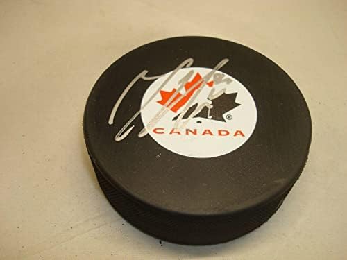 Марк-Едуард Власич подписа хокей шайба на националния отбор на Канада с автограф 1A - за Миене на НХЛ с автограф