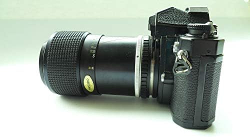 Черен огледален филмов фотоапарат Nikon FM; само тялото, без обектив.