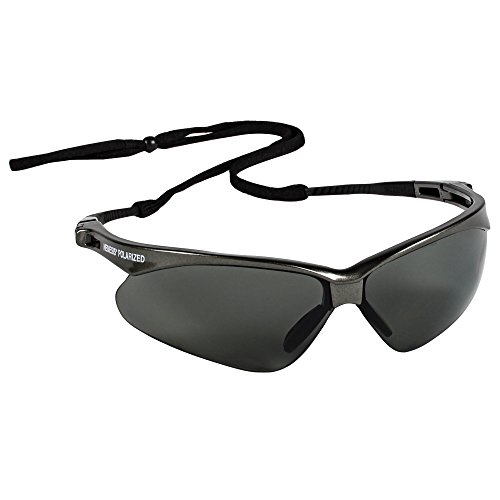 KleenGuard™ V30 Отмъщение™ Поляризирани очила (28635), Опушен-Сиви Лещи, Рамки от Оръжеен метал, Слънчеви Очила