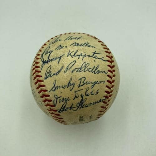 Най-добрият отбор Синсинати Редс от 1957 г. Подписа договор с изпълнителния директор на JSA по бейзбол Франк Робинсоном