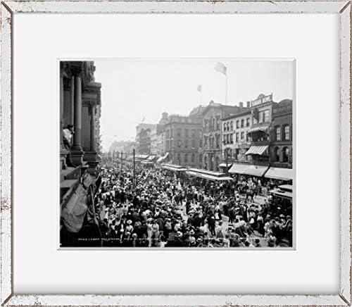 БЕЗКРАЙНИ СНИМКИ Снимка: Тълпа в Деня на труда | на Главната улица | Бъфало, Ню Йорк | 1900 | Исторически възпроизвеждане